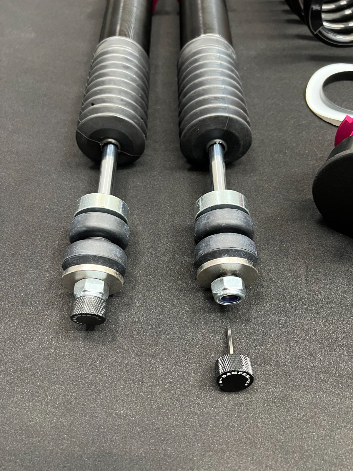 ☆新品☆送料無料！ トヨタ 30系 プリウス 減衰力36段調整式