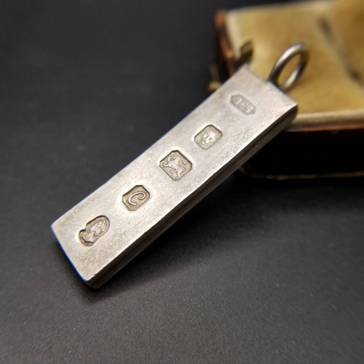 1977年 英国 ヴィンテージ エリザベス2世女王 即位25周年 チャーム 925 シルバー LONDON ホールマーク Queen Elizabeth Jubilee Y 22 I