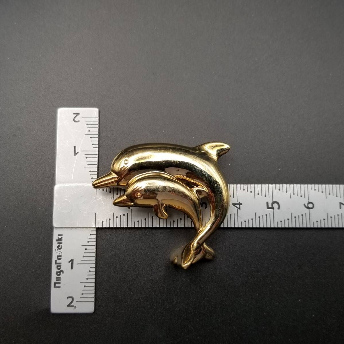 親子のイルカ 海の生き物モチーフ ワントーン ヴィンテージ ブローチ