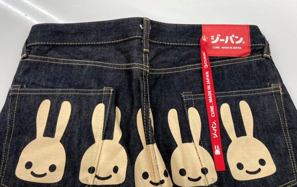キューン CUNE ウサギ ロゴ 5連 バック プリント デニム ジーンズ