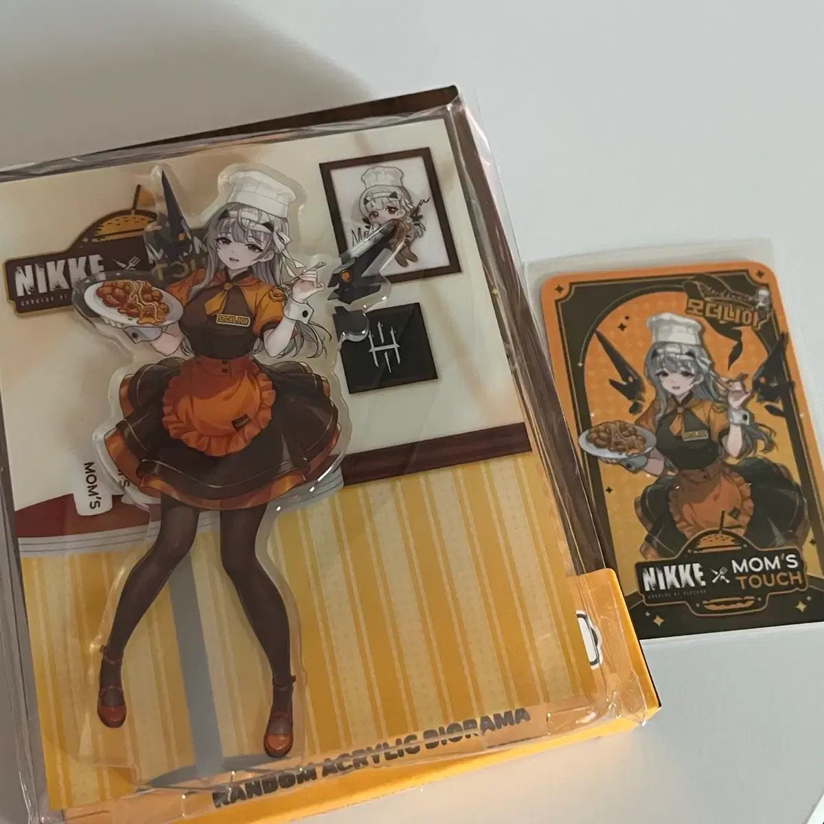 マムズタッチ 勝利の女神：NIKKE(ニケ) コラボ モダニア アクリル