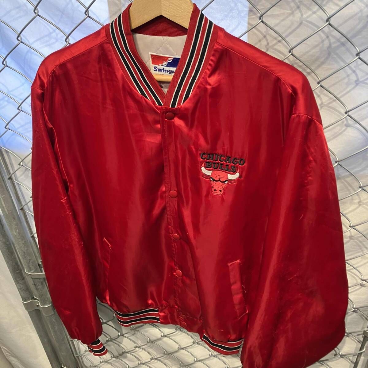 90s SWINGSTER CHICAGO BULLS NBA 中綿サテン ブルゾン size M レッド