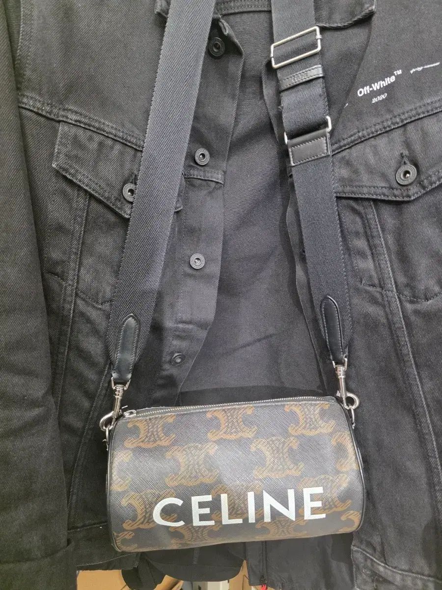 セリーヌ トリオンフ キャンバス シリンダーバッグ