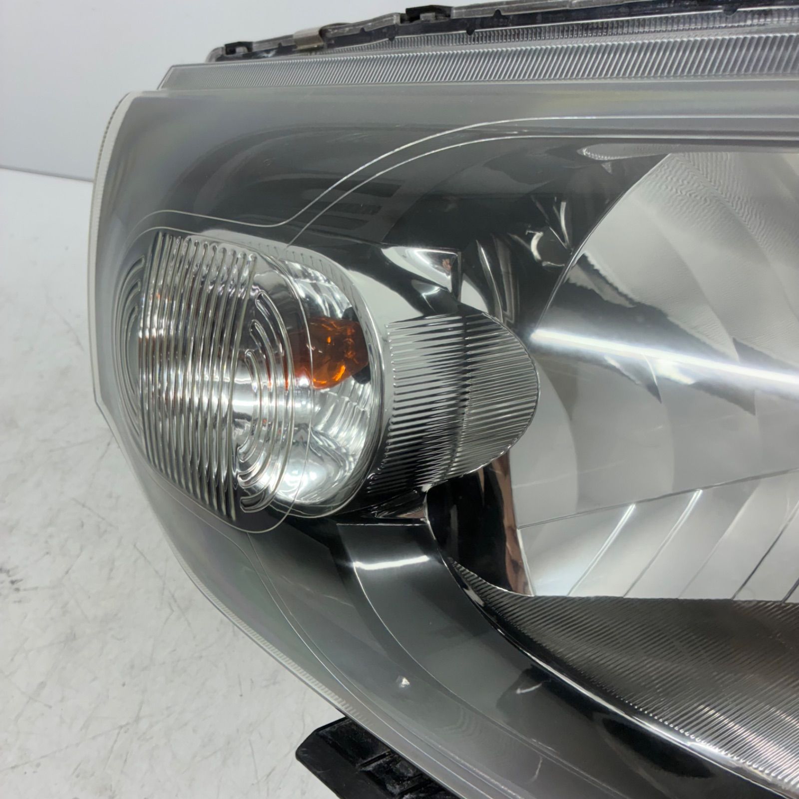 Y 良品【コーティング済】日産 Z12 NZ12 キューブ ヘッドライト ランプ 