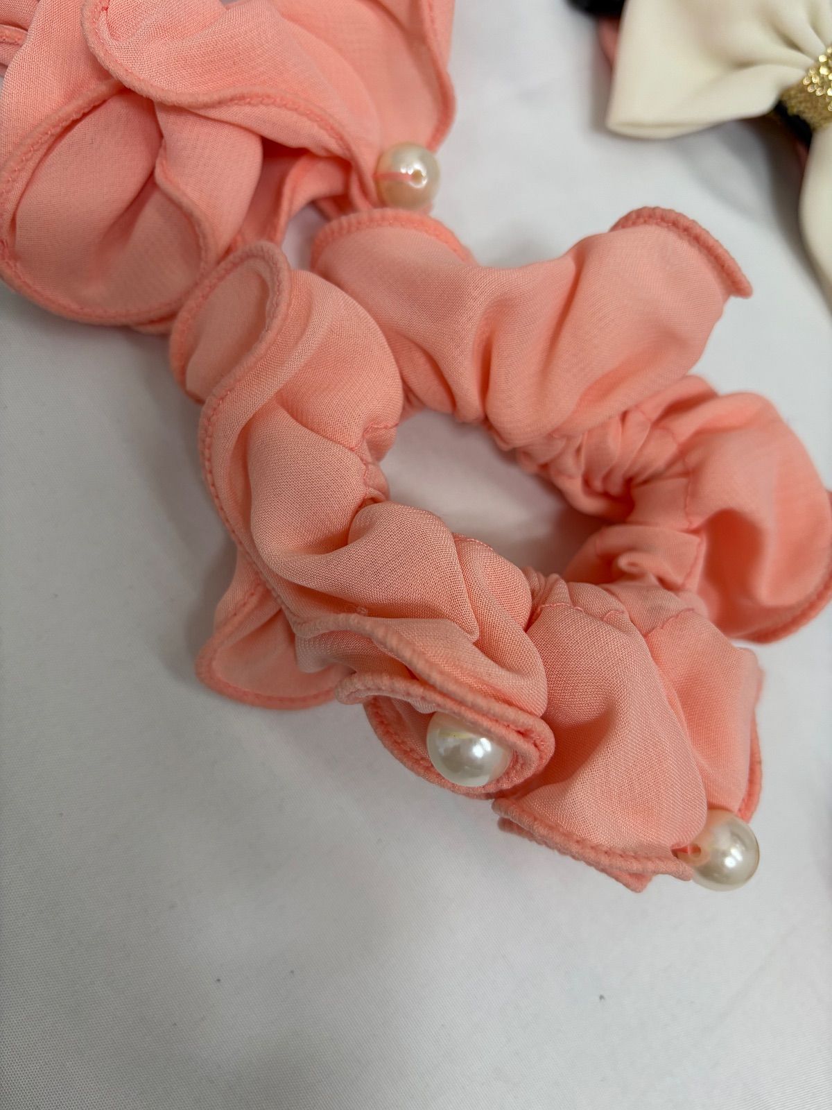 ☆新品未使用☆ ピンク リボンバナナクリップ 4個 シュシュ2個 - メルカリ