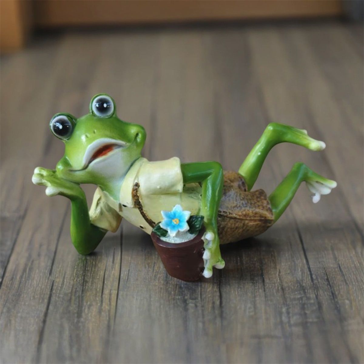 置物 オブジェ ガーデンオーナメント 寝そべっているカエル かえる 2種類 屋外 屋内 室内 インテリア 玄関 リビング ダイニング 装飾 庭 ガーデニング ガーデン ギフト インテリア用品 贈り物 雑貨 樹脂 ユニークデザイン