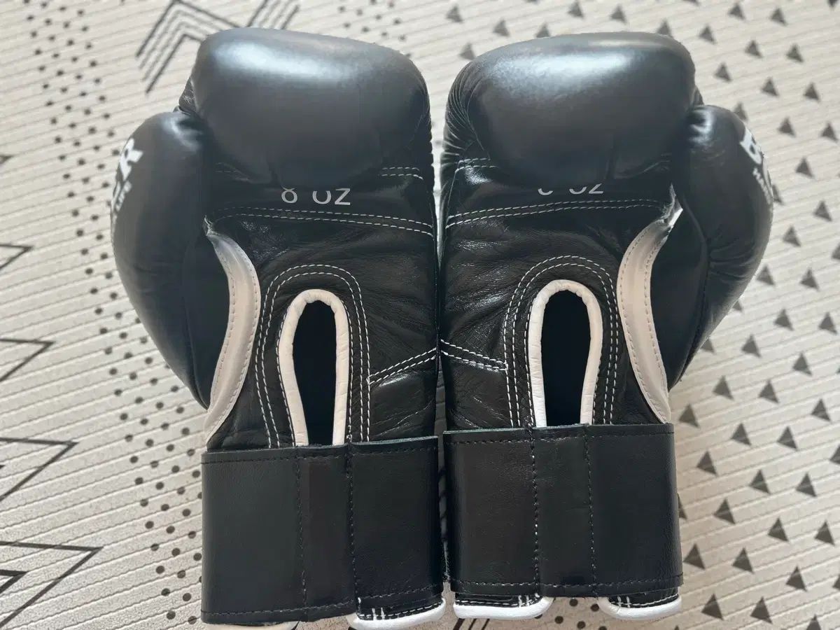 ISAMI ボクシング 8オンス グローブ