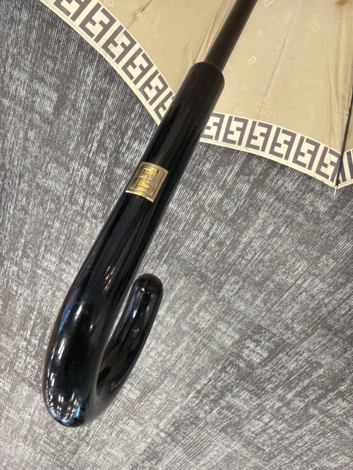 FENDI フェンディ 長傘 ズッカ柄 FF イタリア製 雨傘 - メルカリ FENDI フェンディ 長傘 ズッカ柄 FF イタリア製 雨傘 - メルカリ