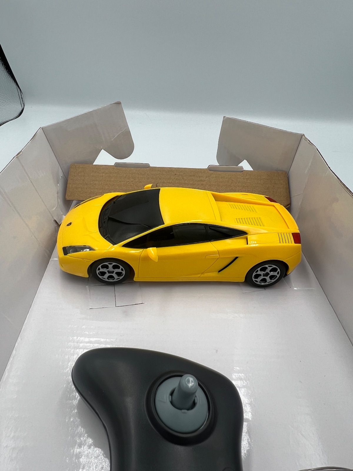 ◾️ランボルギーニ ガヤルド ラジコンカー（イエロー） FULL FUNCTION