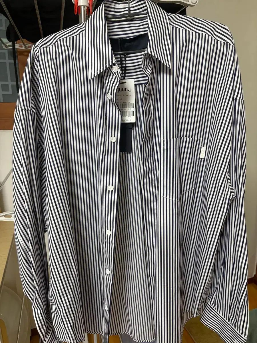 【新品】Juun.J ストライプ シャツ 新品) juun j ジュンジェイ S/S ネイビー ストライプ シャツ - メルカリ