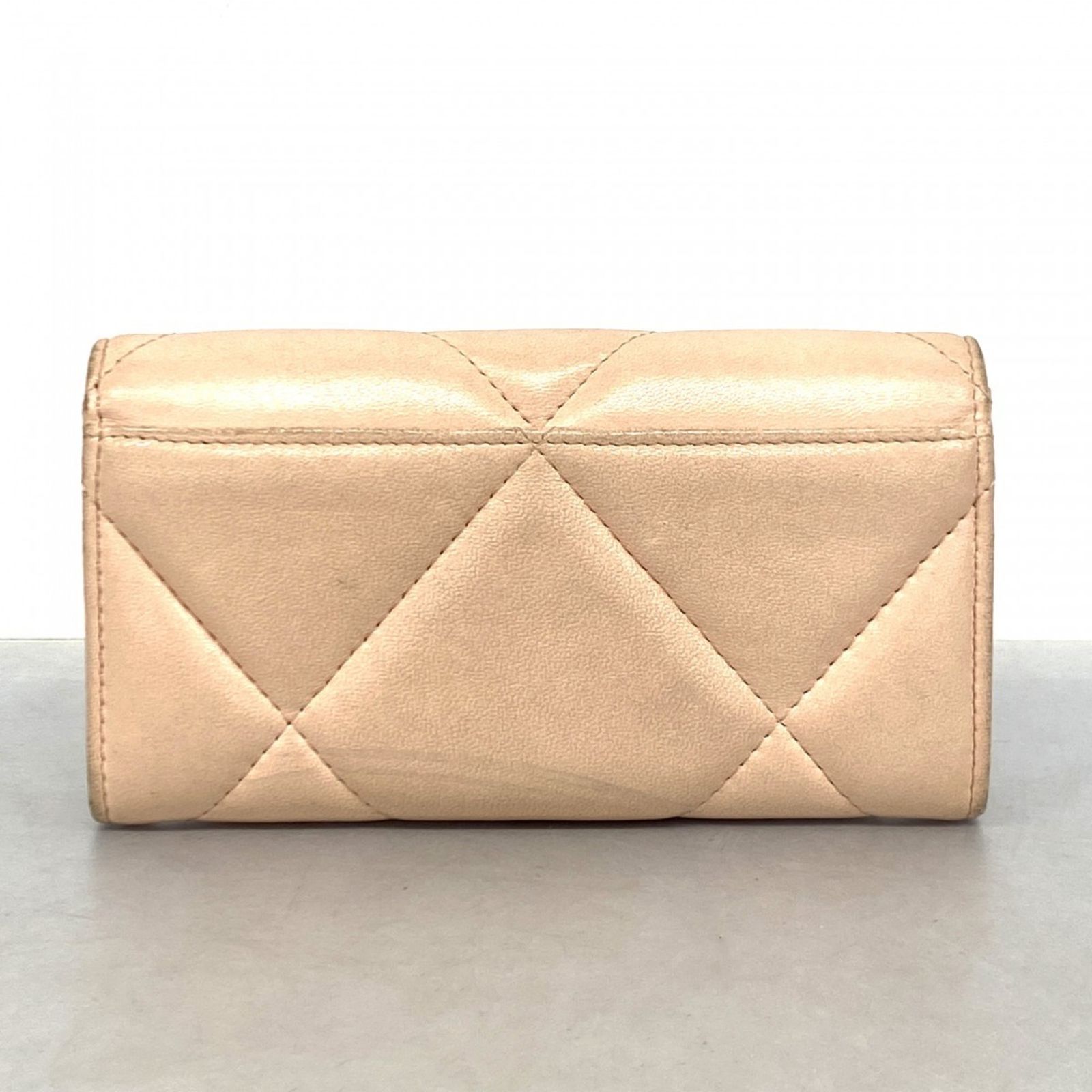 シャネル(Chanel) シャネル 長財布 シャネル19 ラムスキン ピンク