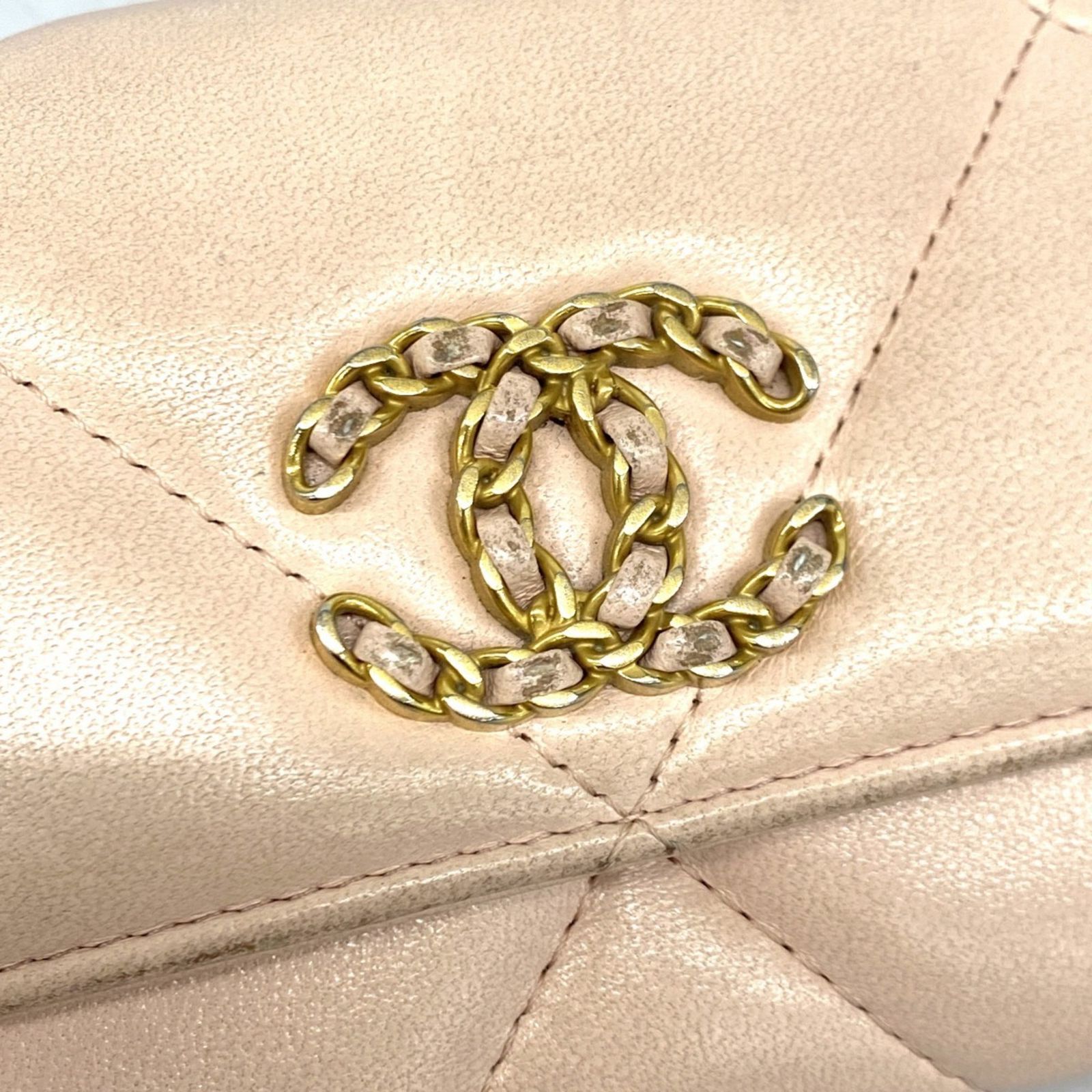 シャネル(Chanel) シャネル 長財布 シャネル19 ラムスキン ピンク