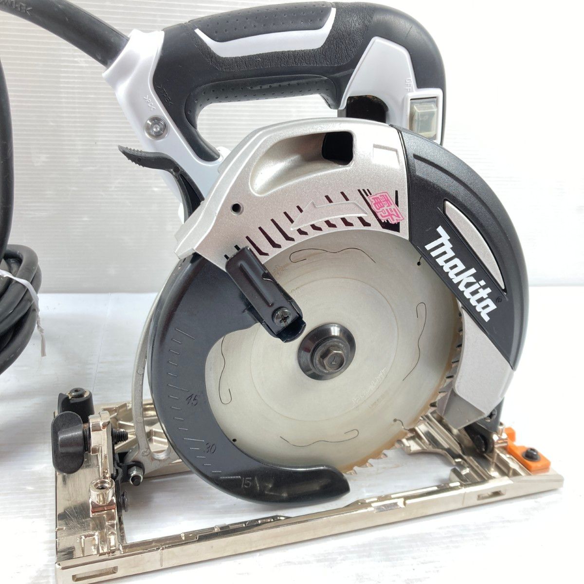 MAKITA マキタ コード式 147 mm 電子マルノコ 本体のみ 5332 C ホワイト