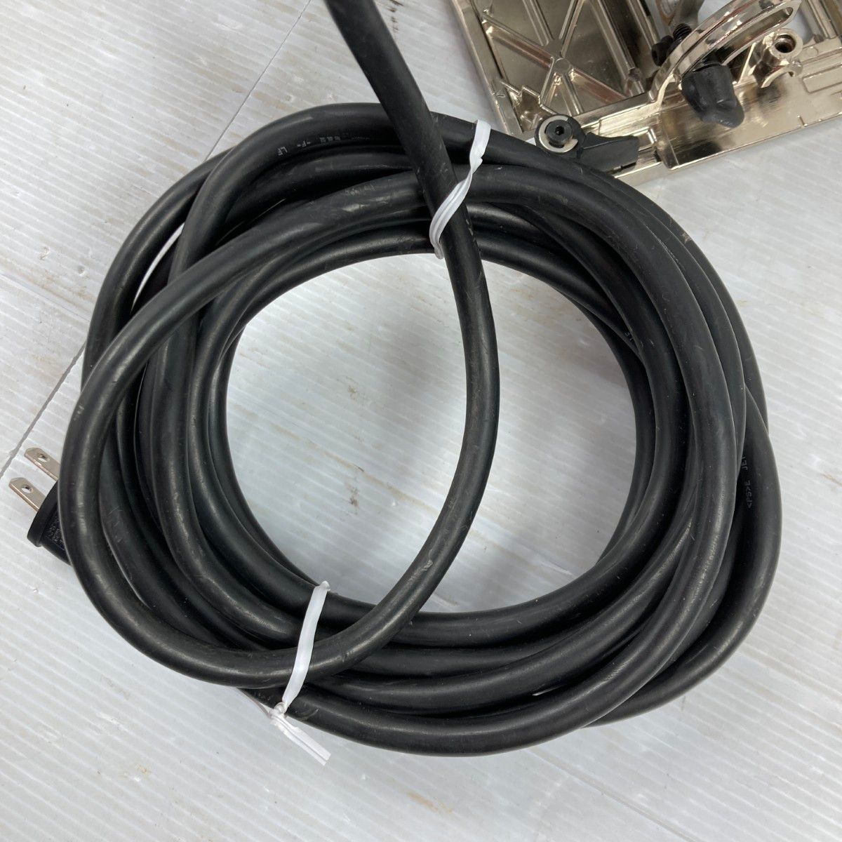  MAKITA マキタ コード式 147 mm 電子マルノコ 本体のみ 5332 C ホワイト マルノコ 切断工具 切断機