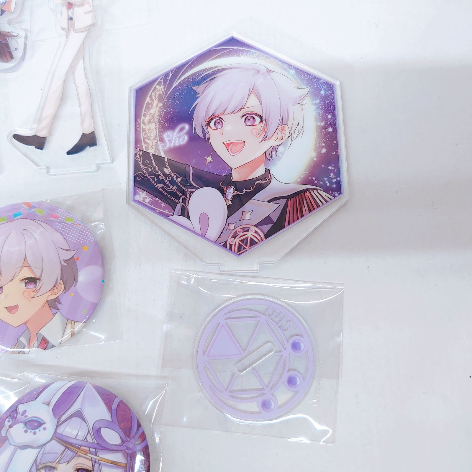 初兎 まとめ売り 缶バッジ アクスタ ★期間限定値下げ中 まとめ売り】いれいす 初兎 缶バッジ アクリルスタンド セット - メルカリ