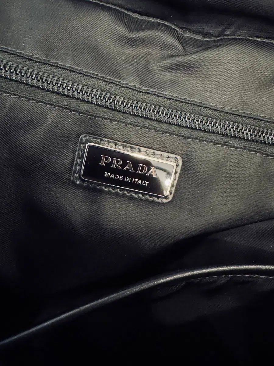 プラダ ナイロン