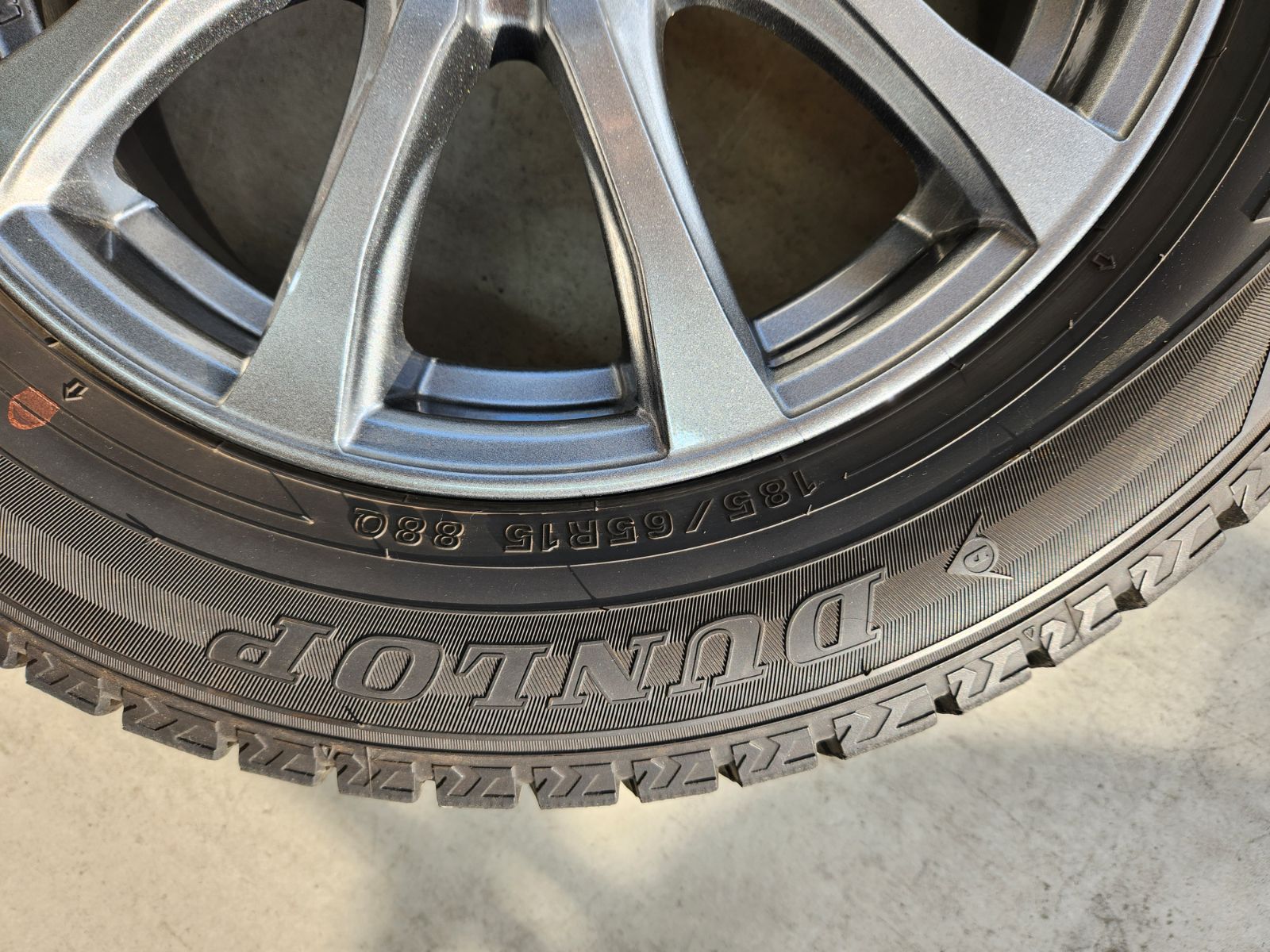  185 65 R 15 88 Q スタッドレスタイヤ ダンロップ WM 02 アルミホイールセット 15インチ タイヤ ホイールセット