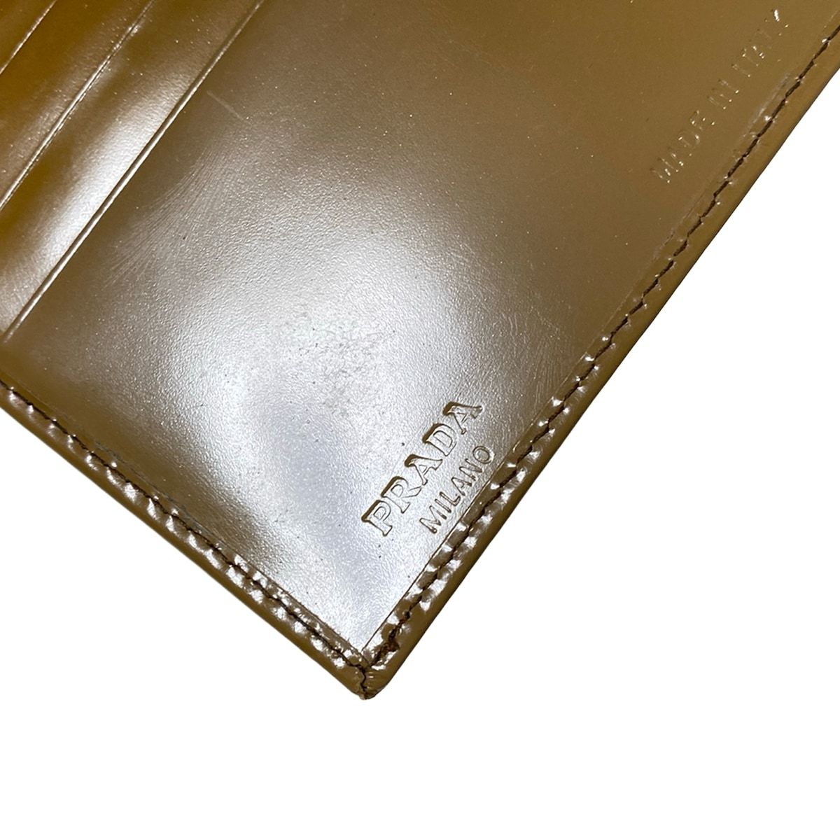 プラダ 3つ折り財布