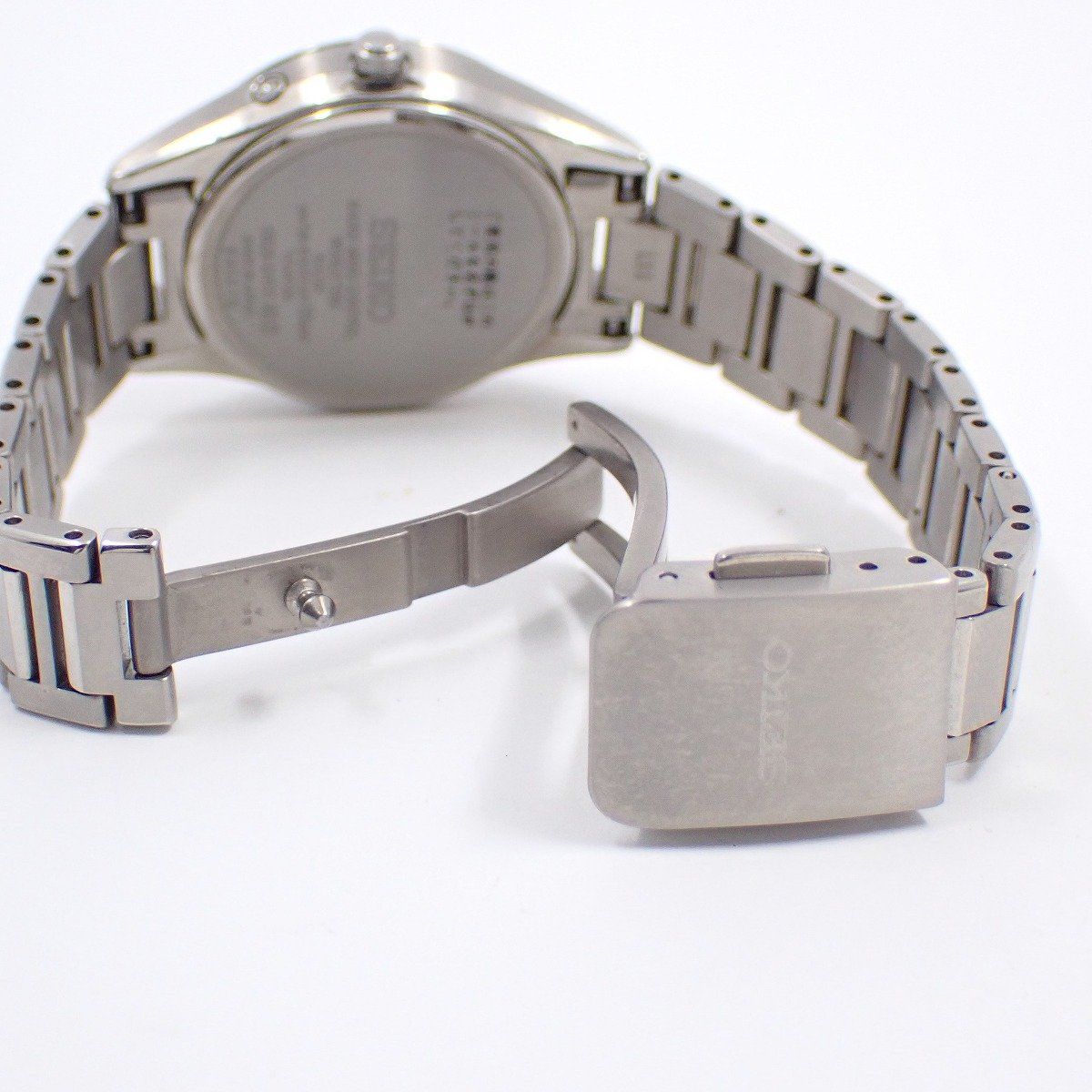 SEIKO セイコー エクセリーヌ ソーラー電波 レディース 腕時計 チタン