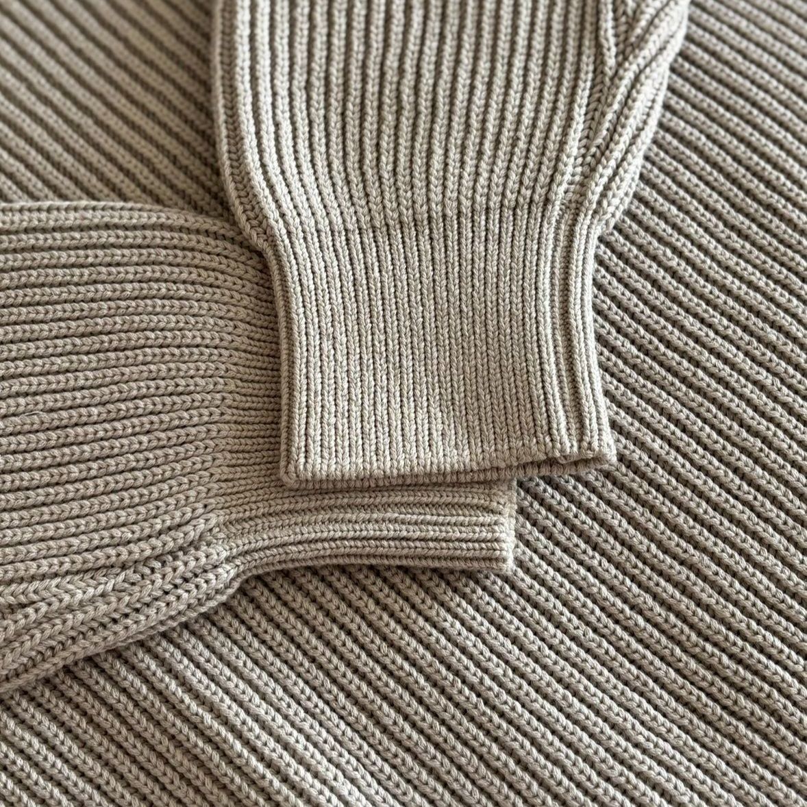 美品/定価3.3万】MUSE ドゥーズィエムクラス Code Lily Vネックプル