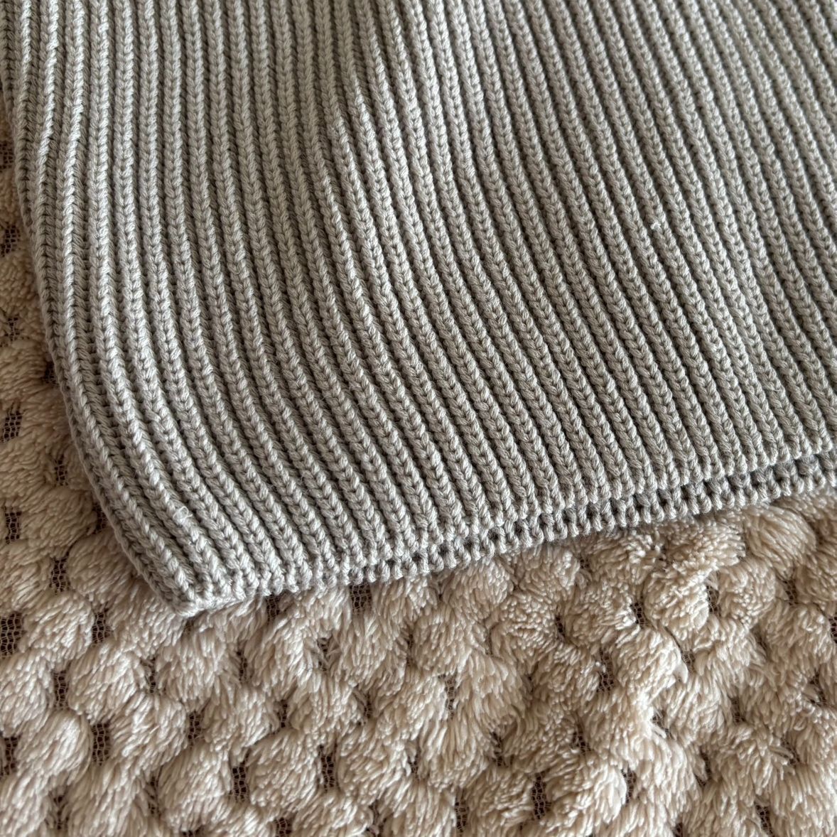 美品/定価3.3万】MUSE ドゥーズィエムクラス Code Lily Vネックプル