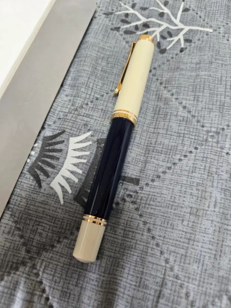 ペリカン M 800 クリームブルー Mニブ 万年筆