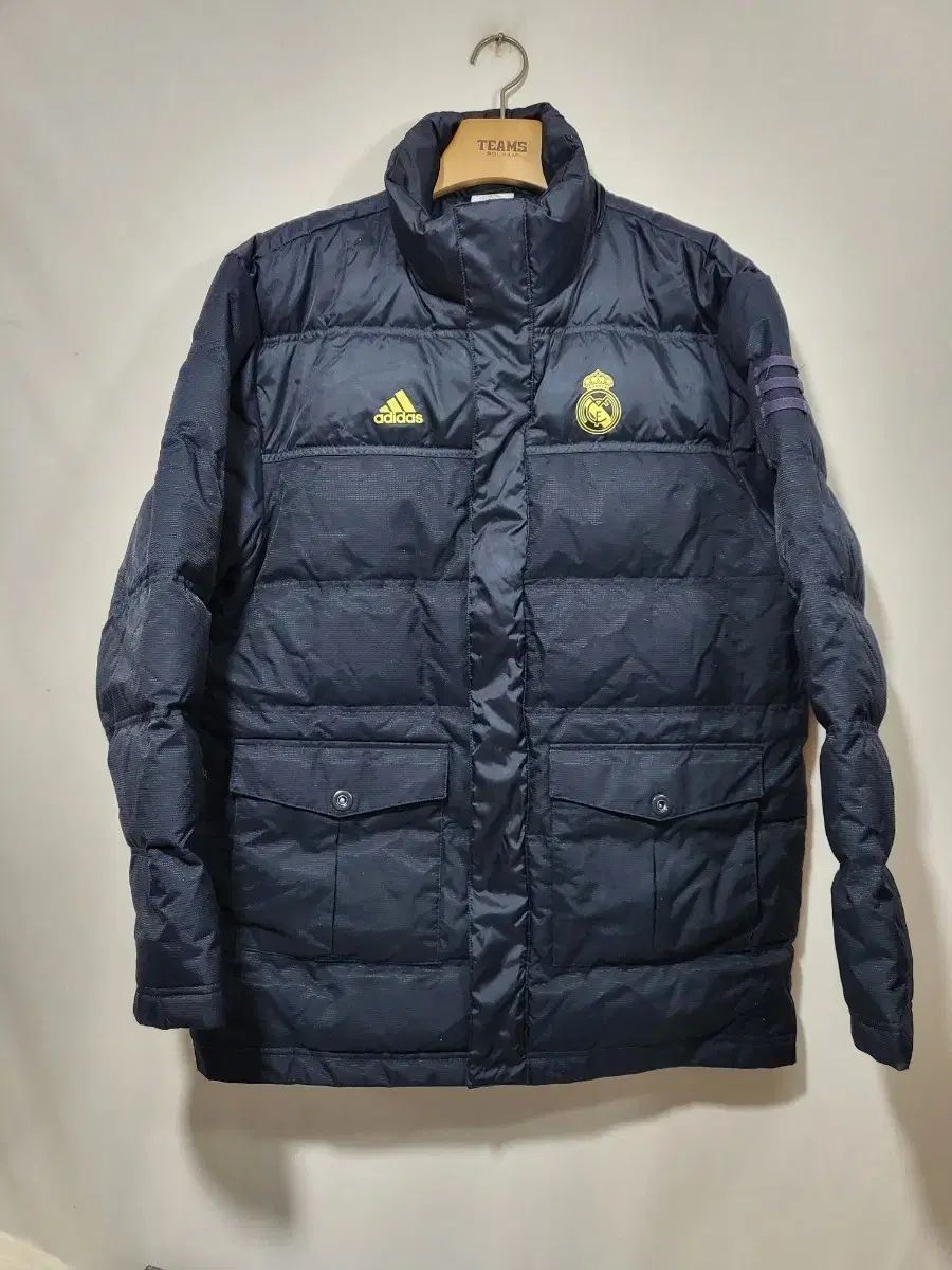 アディダス ルマドリード ダウンジャケット