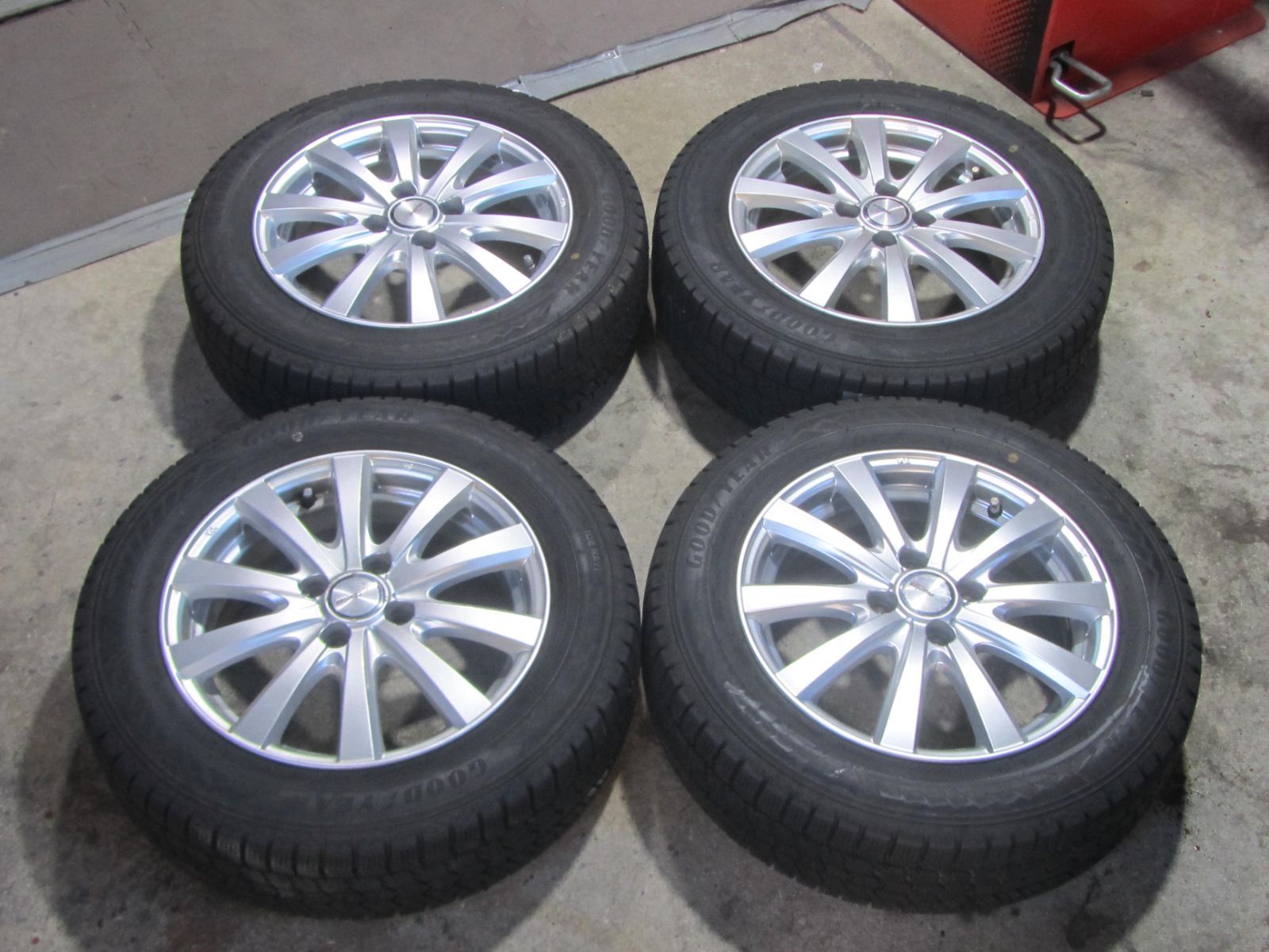 【大特価】175/65R15　スタッドレス　グッドイヤー　アイスナビ8　カローラフィールダー外し　北海道も送料無料！