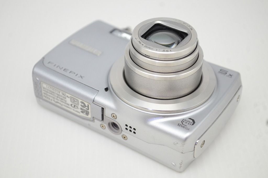 【箱付】 フジフィルム　FUJIFILM FINEPIX F100fd シルバー 箱付】 フジフィルム FUJIFILM FINEPIX F100fd シルバー デジタルカメラ
