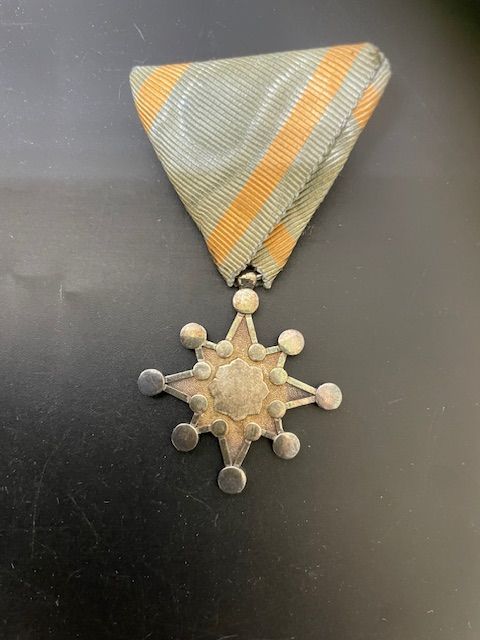 29881】勲章・日露戦争従軍記章・勲八等瑞宝章・日本赤十字社記章・3点