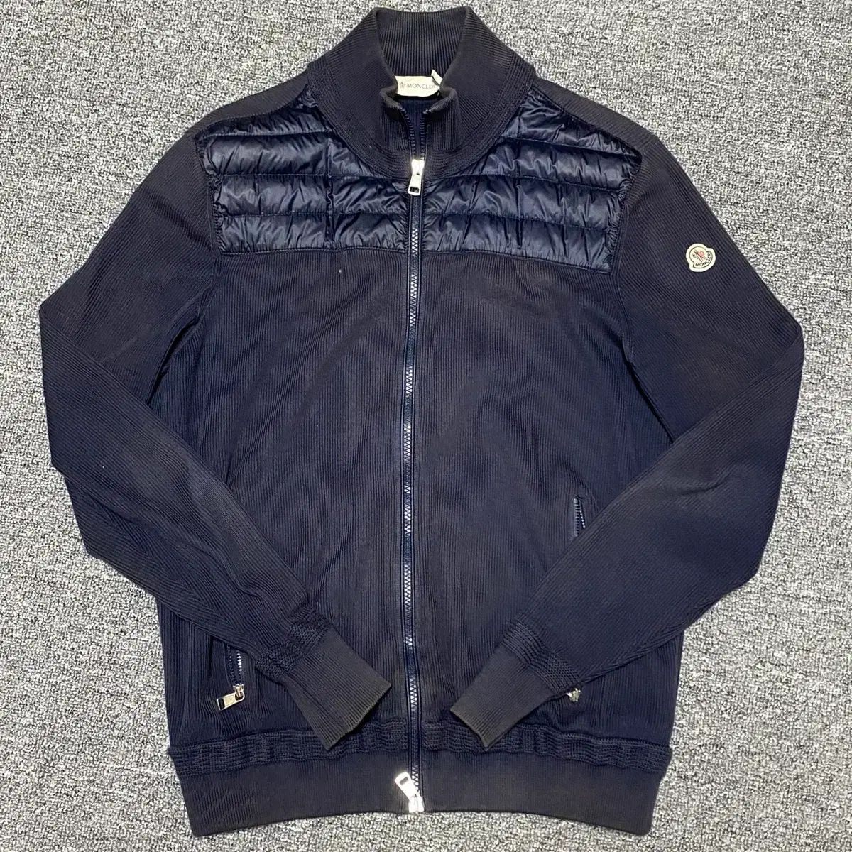 モンクレール ニットジップアップ