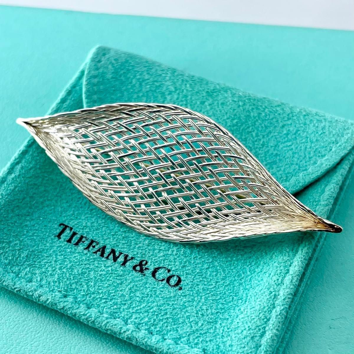 美品✨ 箱付き✨ ティファニー　リーフ　葉　ブローチ　シルバー ティファニー 美品 リーフ メッシュ ブローチ シルバー 葉っぱ WI1fe