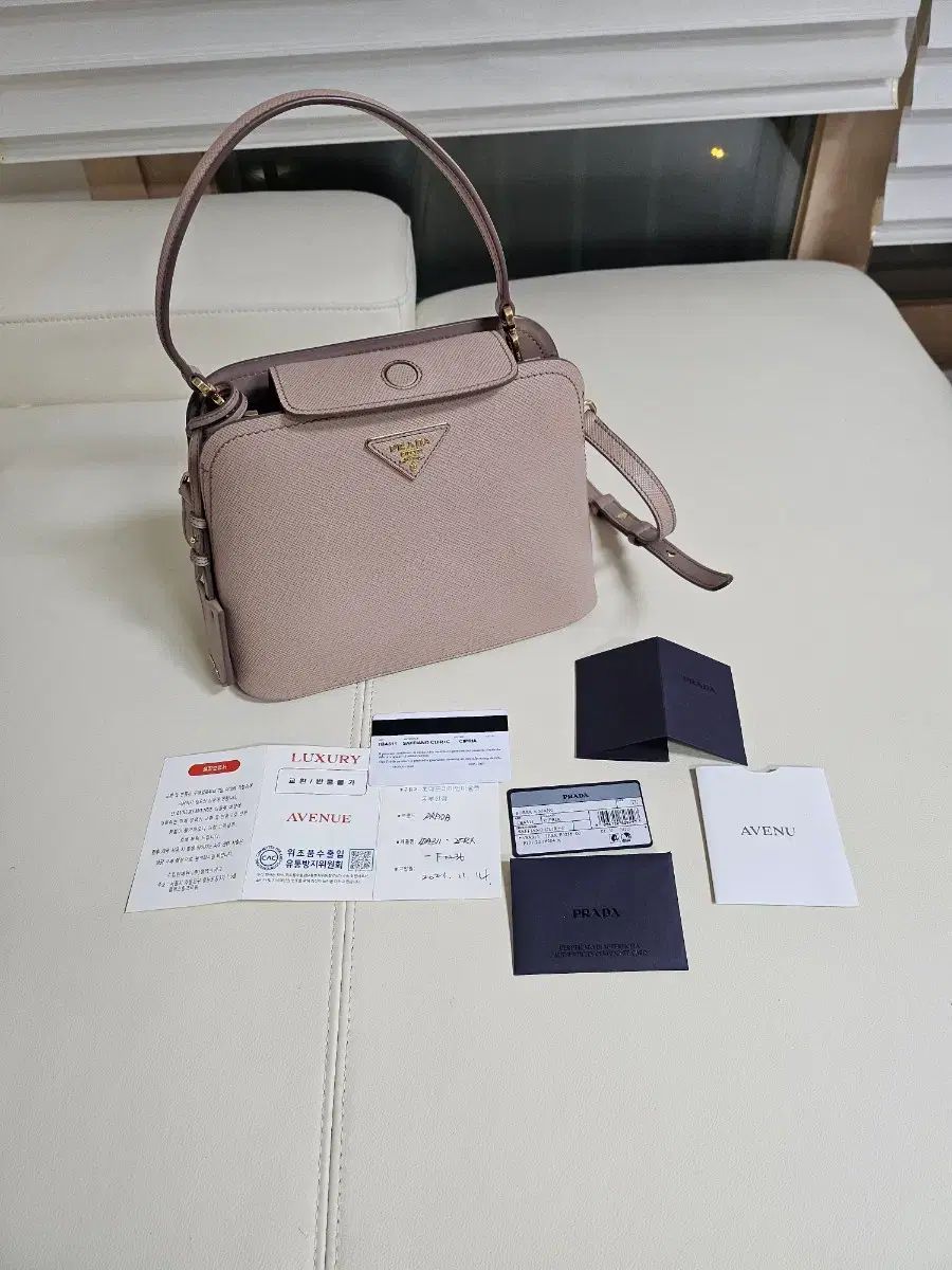 プラダ サフィアーノ ショルダーバッグ + 保証書 - メルカリ