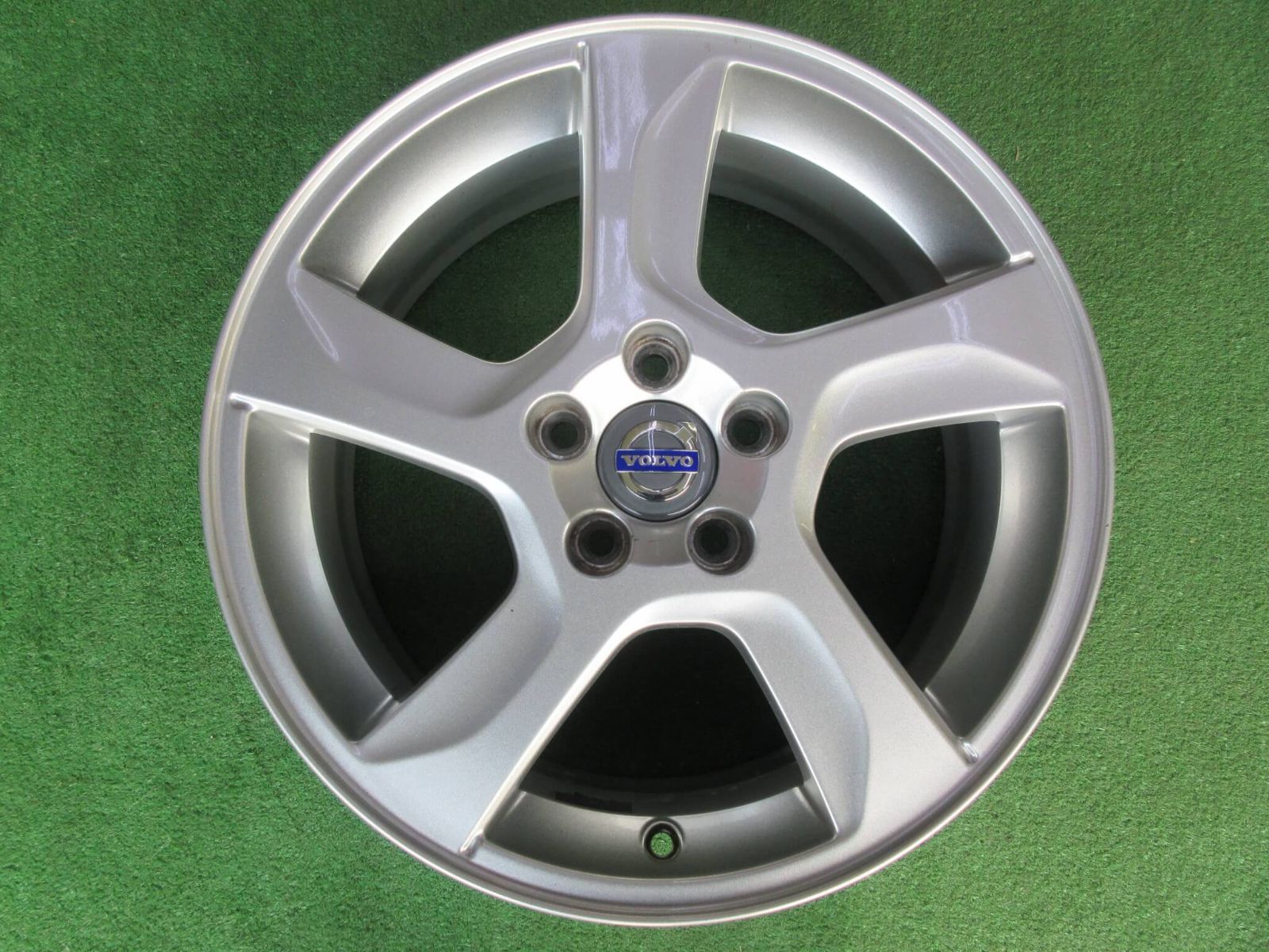 ボルボ V60純正ホイール 7J-17 5H108 +50 スタッドレス用にいかが