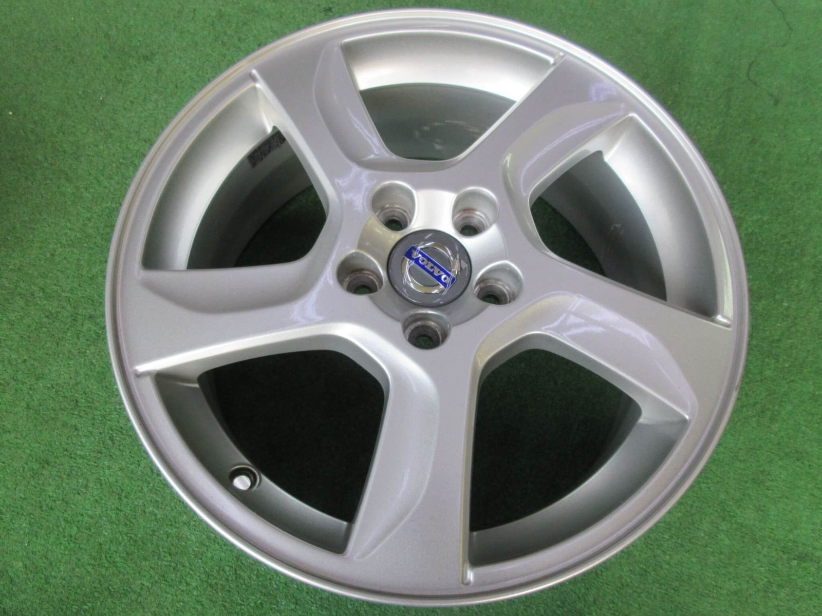 ボルボ Ｖ６０ ホイール 7 J 17 5 H 108 50 スタッドレス用にいかがですか