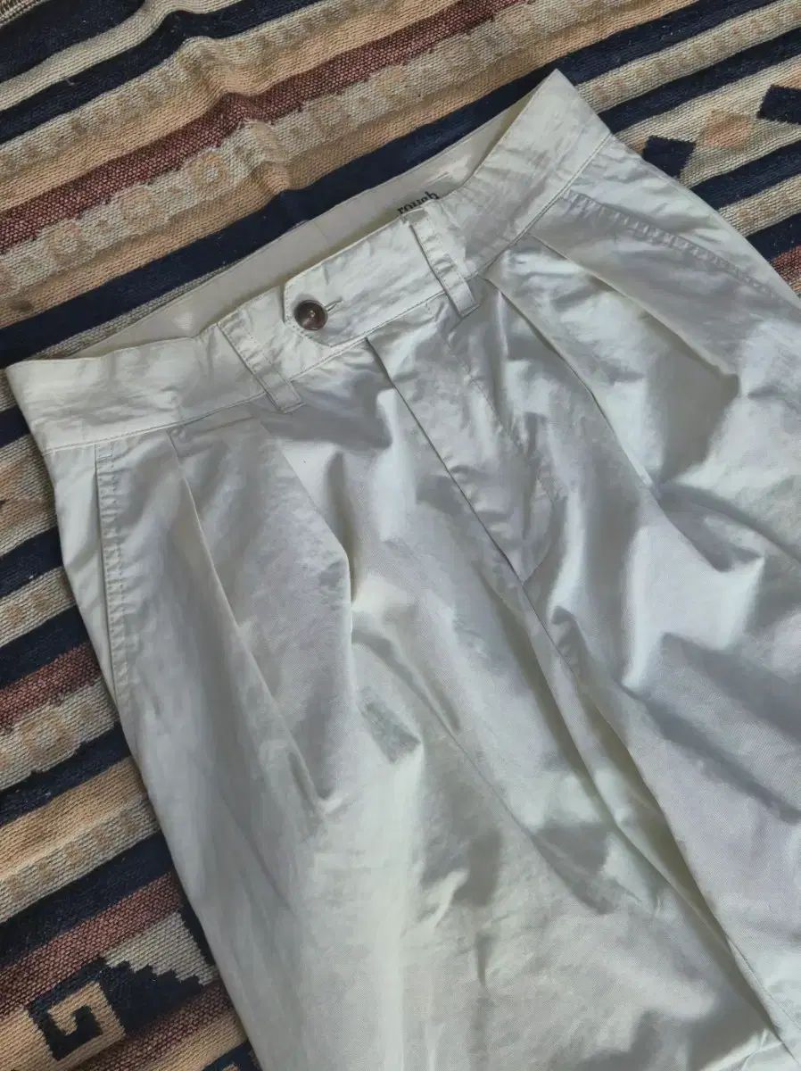 2 ROUGH SIDE ツータック パンツ エクリュ