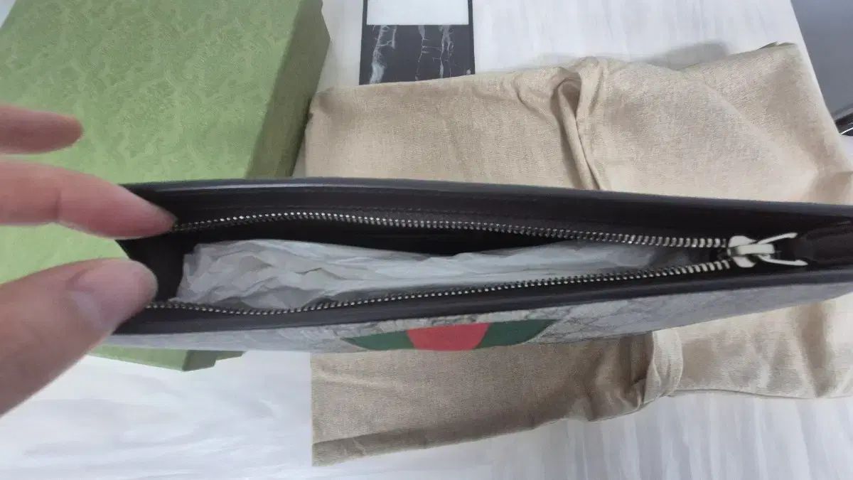 グッチ シュプリーム ウェブクラッチ