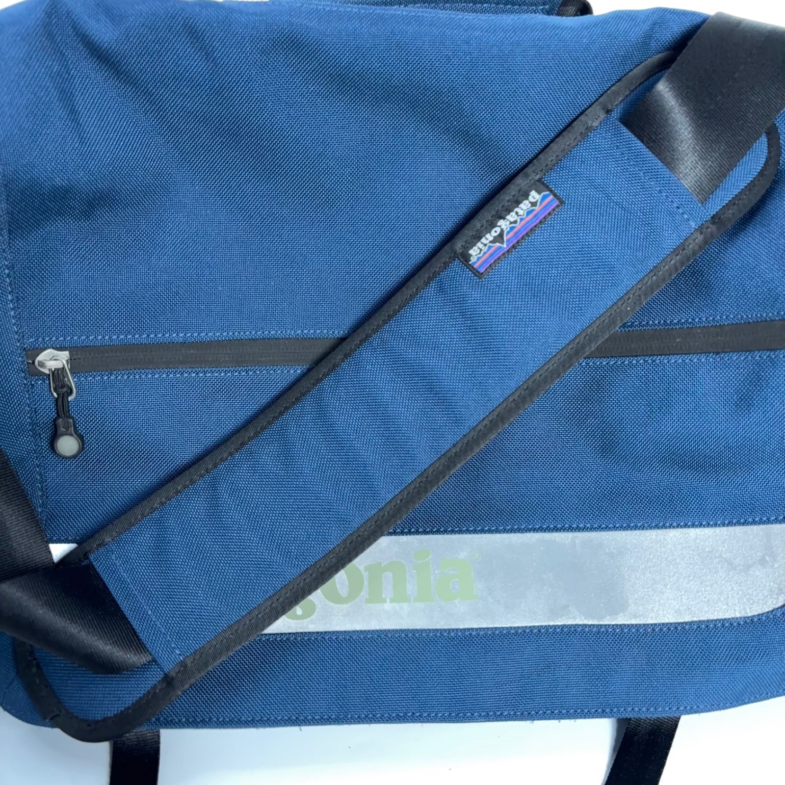美品 patagonia パタゴニア ハーフマス ナイロン メッセンジャーバッグ