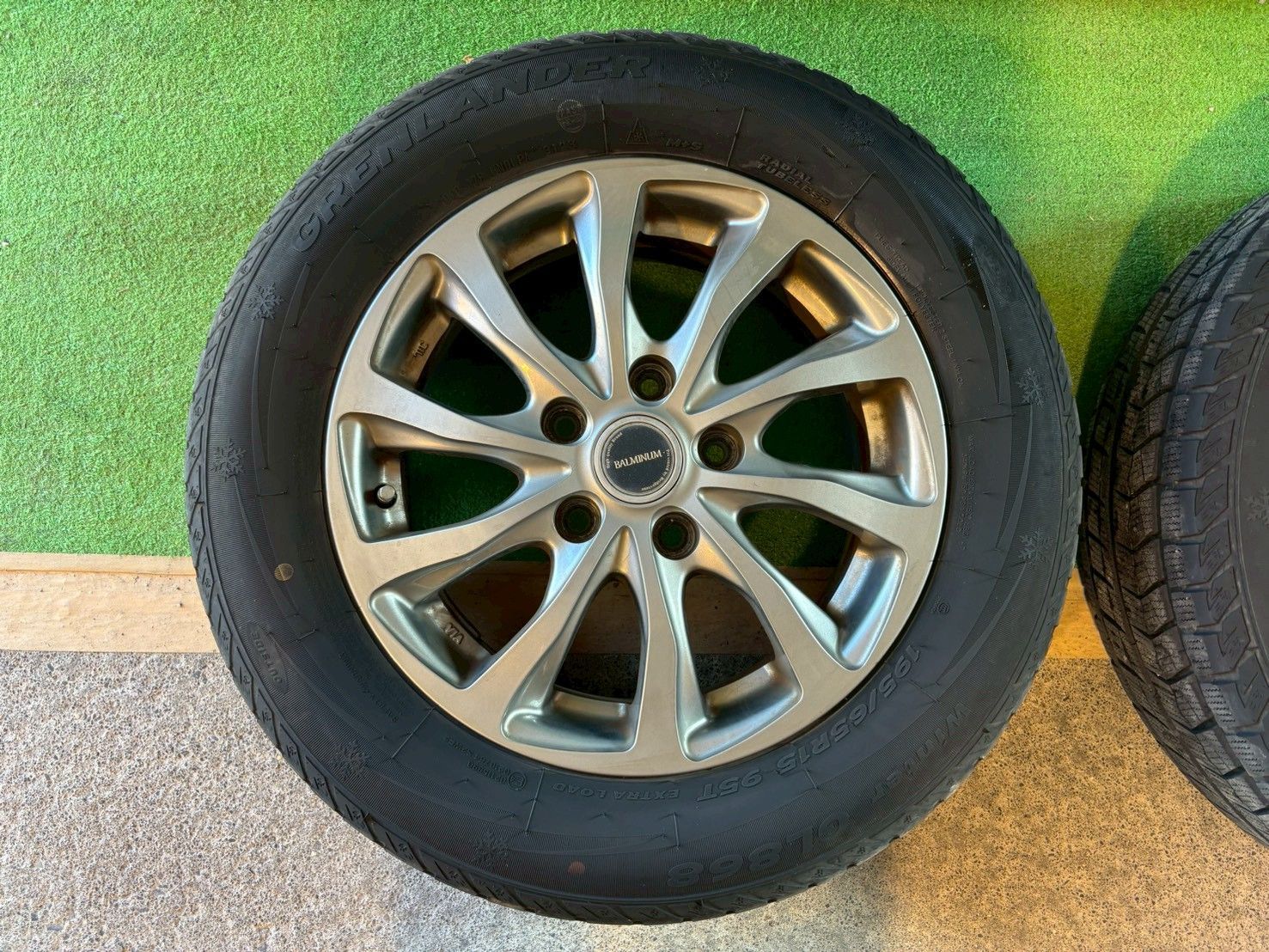 ☆日産 セレナ GFNC27 スタッドレスタイヤホイールセット 195/65R15