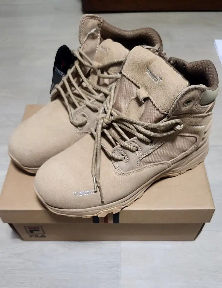 トレクスタ ミリタリーブーツスタイル 安全靴