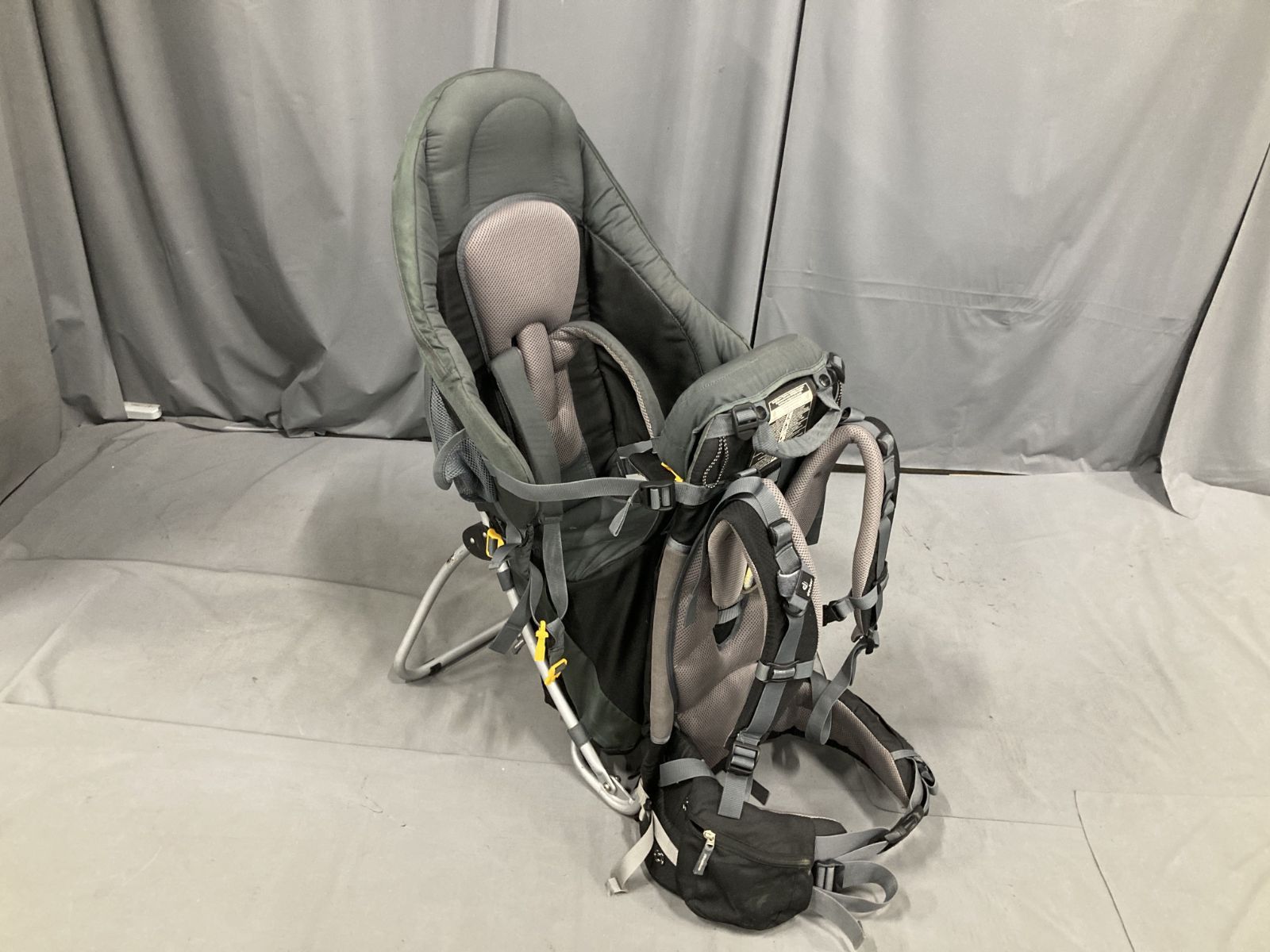 deuter ドイター Kid Comfort III キッドコンフォート3 ベビーキャリア 登山用 背負子 抱っこひも ハイキング 旅行 アウトドア 安全ベルト付 通気性良好 収納ポケット多数 乗り心地快適 調整機能付 動作 不要 ベビー用品