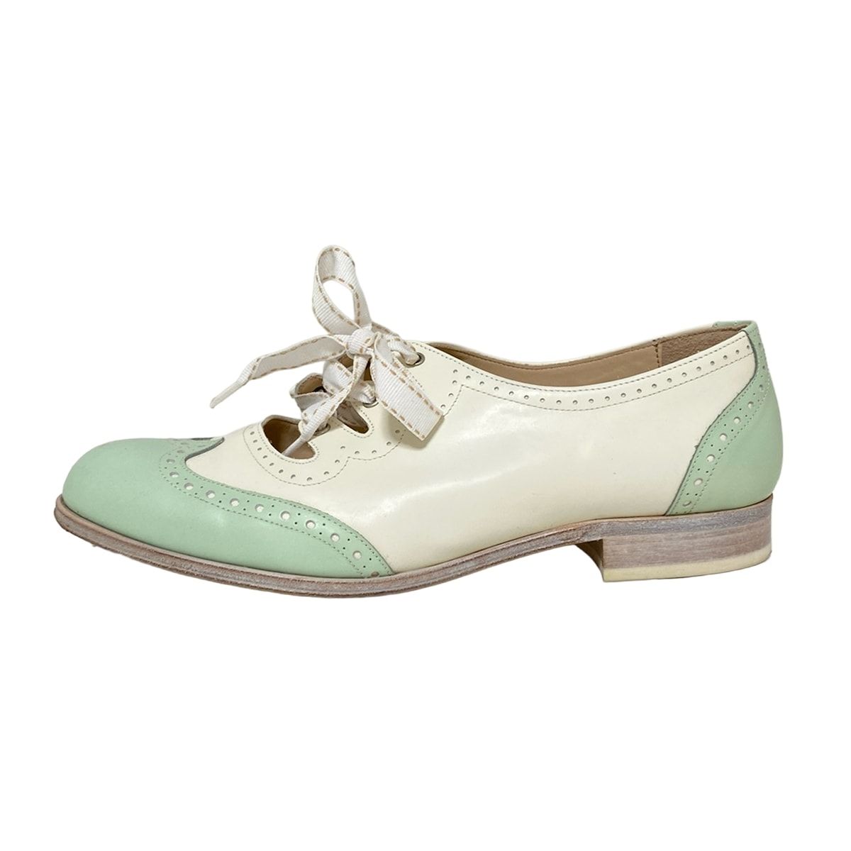 【新品未使用】Pertini ペルティニ　38 オフホワイト　ウィングチップ Pertini(ペルティニ) シューズ 38 レディース - アイボリー×ライト