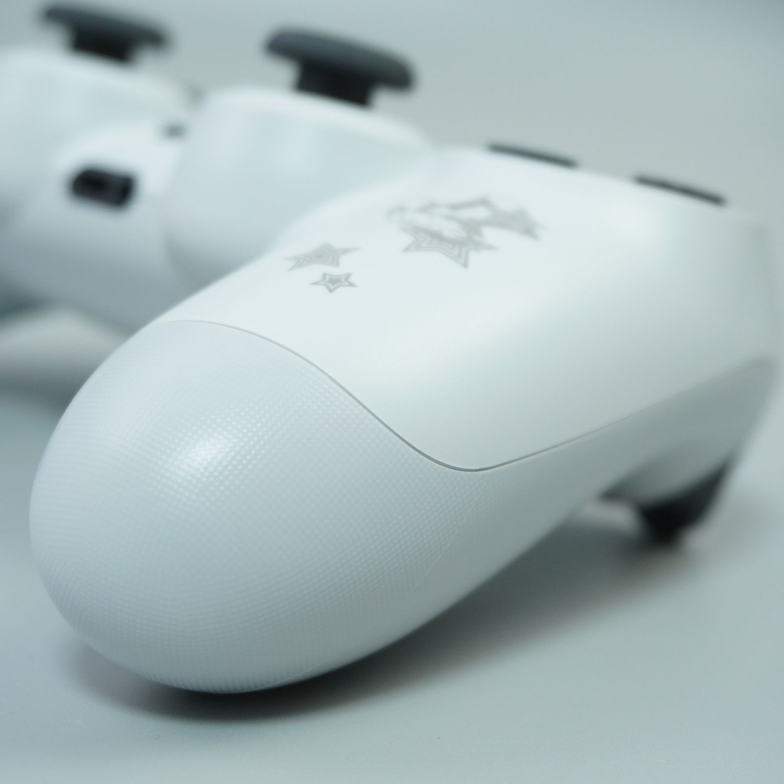 PS 4 コントローラー ペルソナ５ ザ ロイヤル Limited Edition グレイシャホワイト m 242