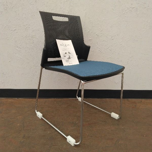 オカムラ スタッキングチェア ス ルフト 9315 GB FMV 0 製 ブルー ルフトブラックシェルパッド付 会議用チェア ミーティングチェア