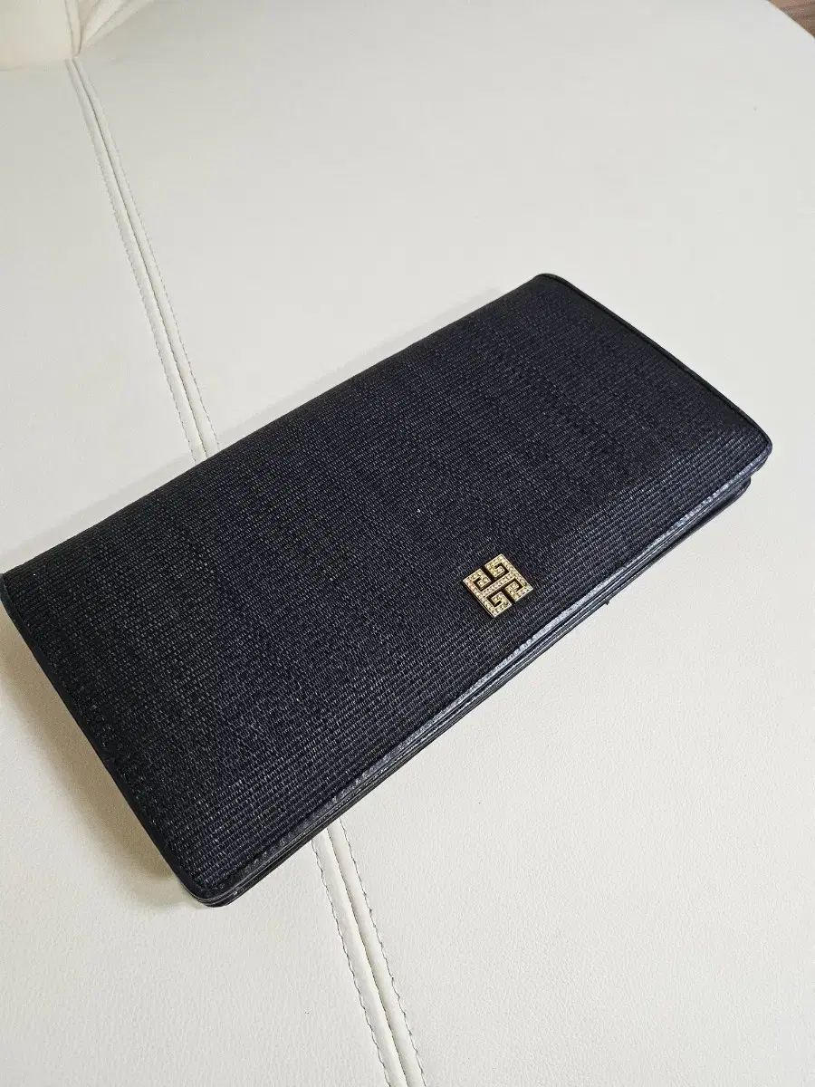 ジバンシィ ブラック クラッチバッグ