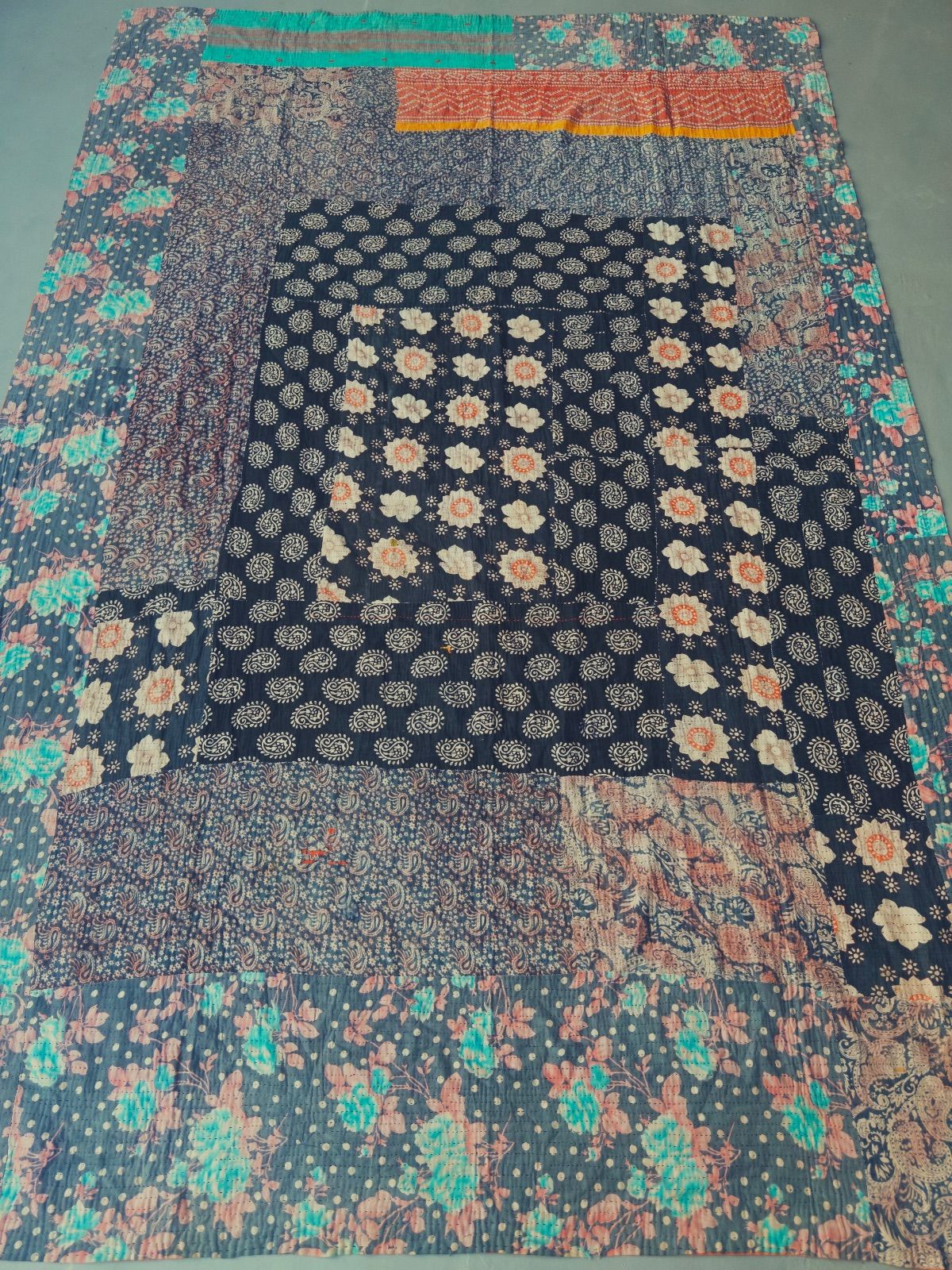 G 070 グドゥリー マルチカバー マルチマット ラグ ヴィンテージ カンタ刺繍 ボロ インド ビンテージ BORO アンティーク シャビーシック ラリーキルト 手縫い 刺し子 ハンドメイド 刺子 絨毯 はぎれ 古布 マルチ パッチワーク