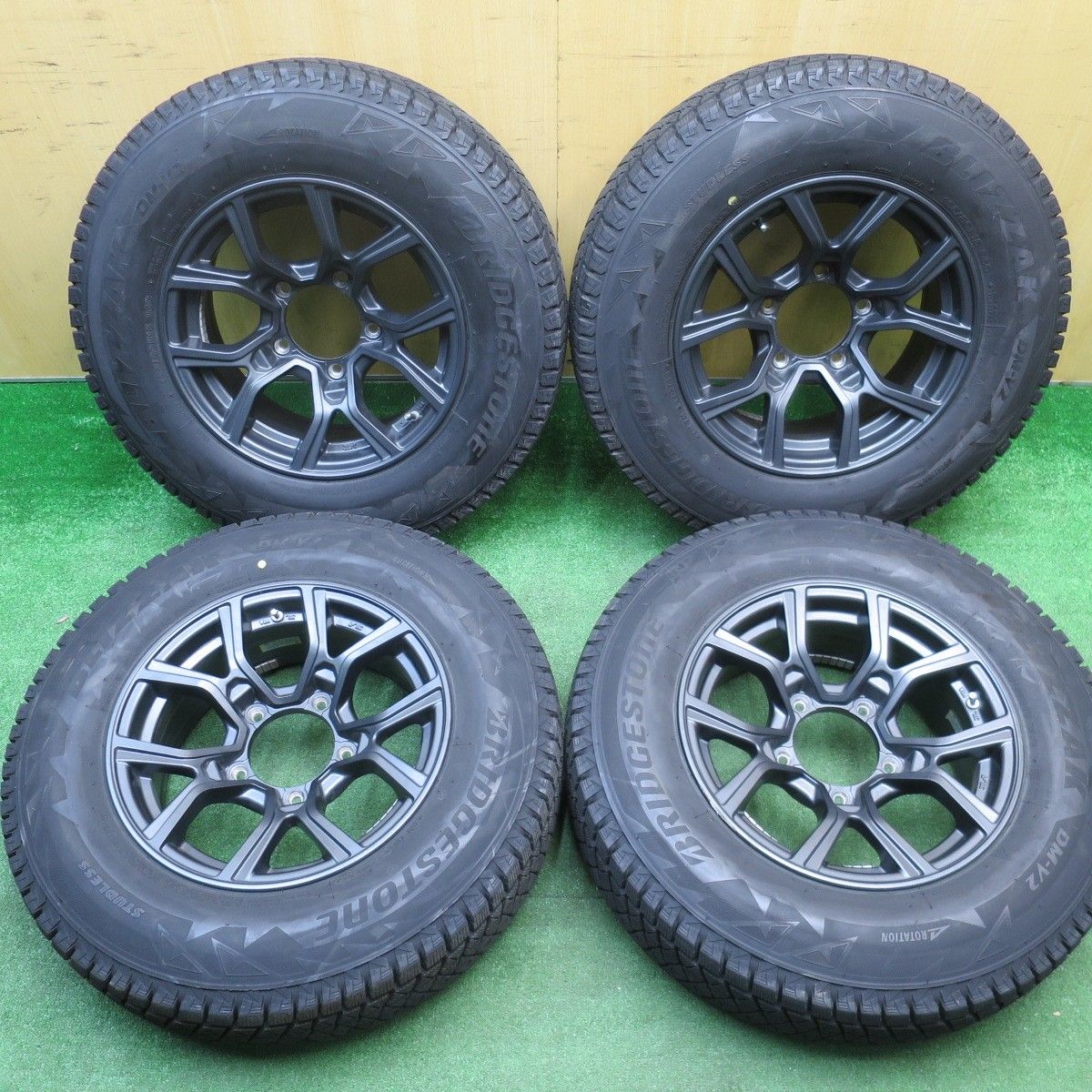 バリ溝 21年 キレイ 8 5分 スタッドレス 195 80 R 15 ブリヂストン ブリザック DM V 2 社外 アルミ 15インチ PCD 139 7 5 H ス