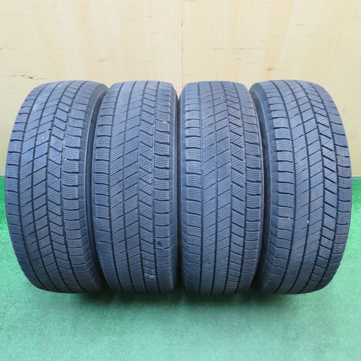 バリ溝！23年！9.5分☆プリウス 等 195/65R15 スタッドレス
