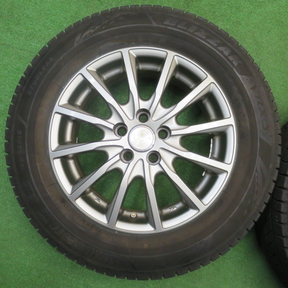 バリ溝！23年！9.5分☆プリウス 等 195/65R15 スタッドレス