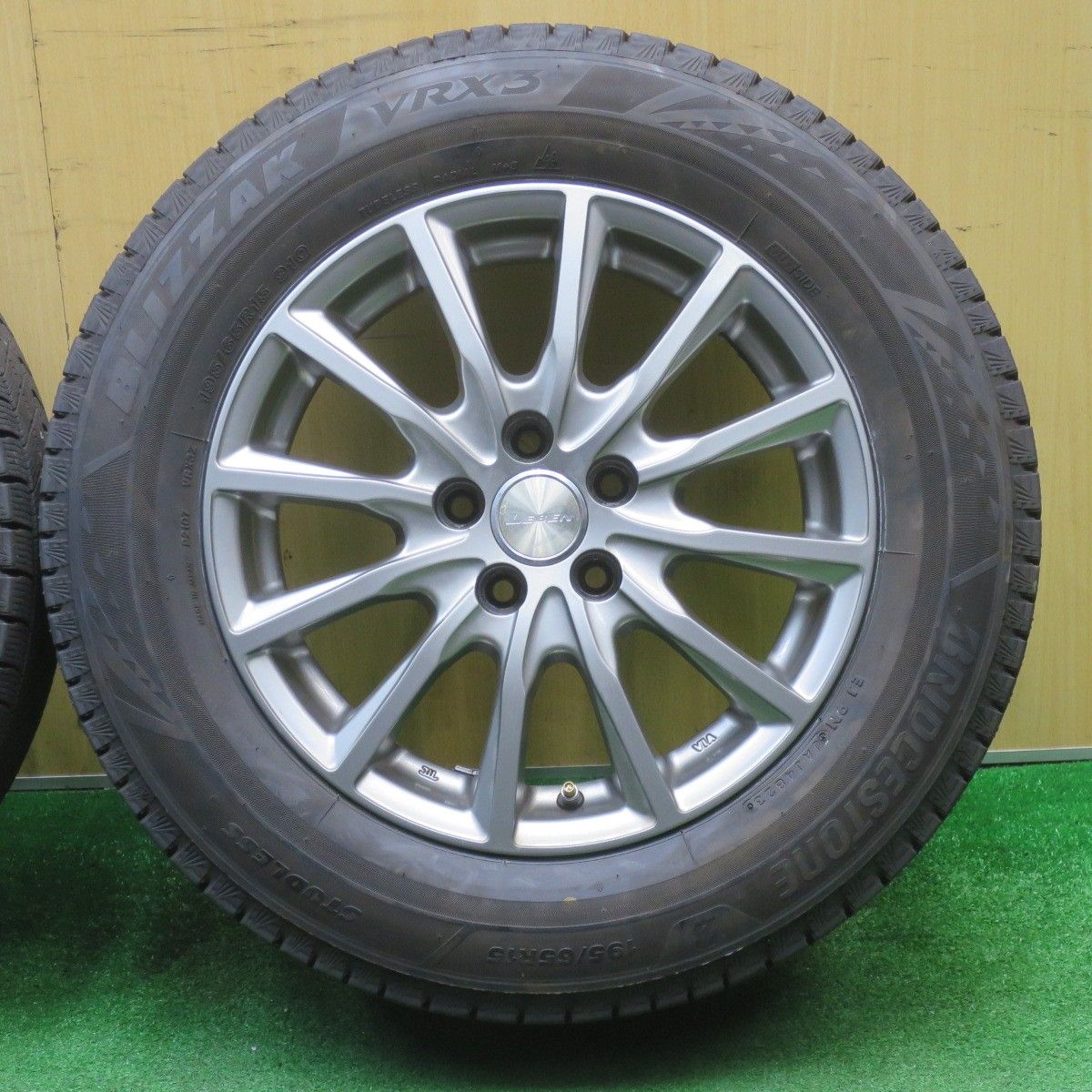 バリ溝！23年！9.5分☆プリウス 等 195/65R15 スタッドレス